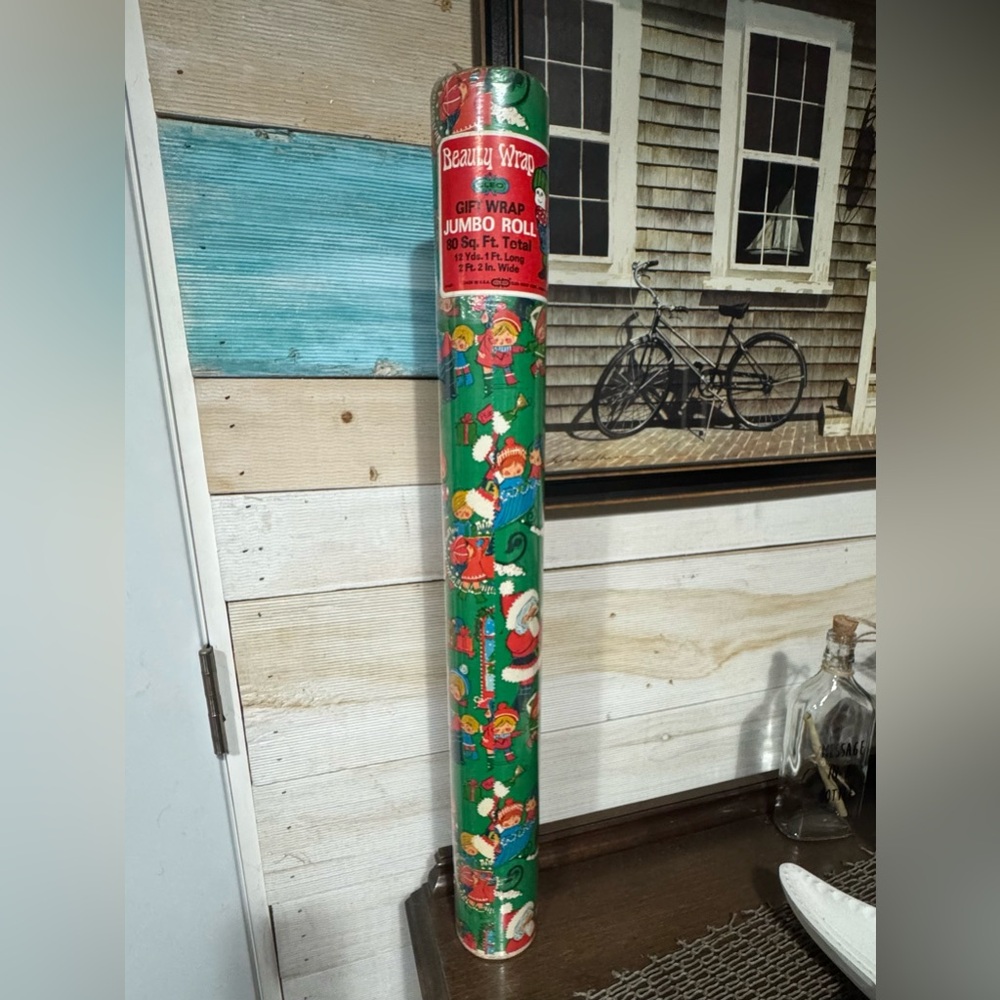 Vintage Cleo Beauty Wrap Gift Wrapping Paper 80 Sq Ft Roll Santa Yesteryear